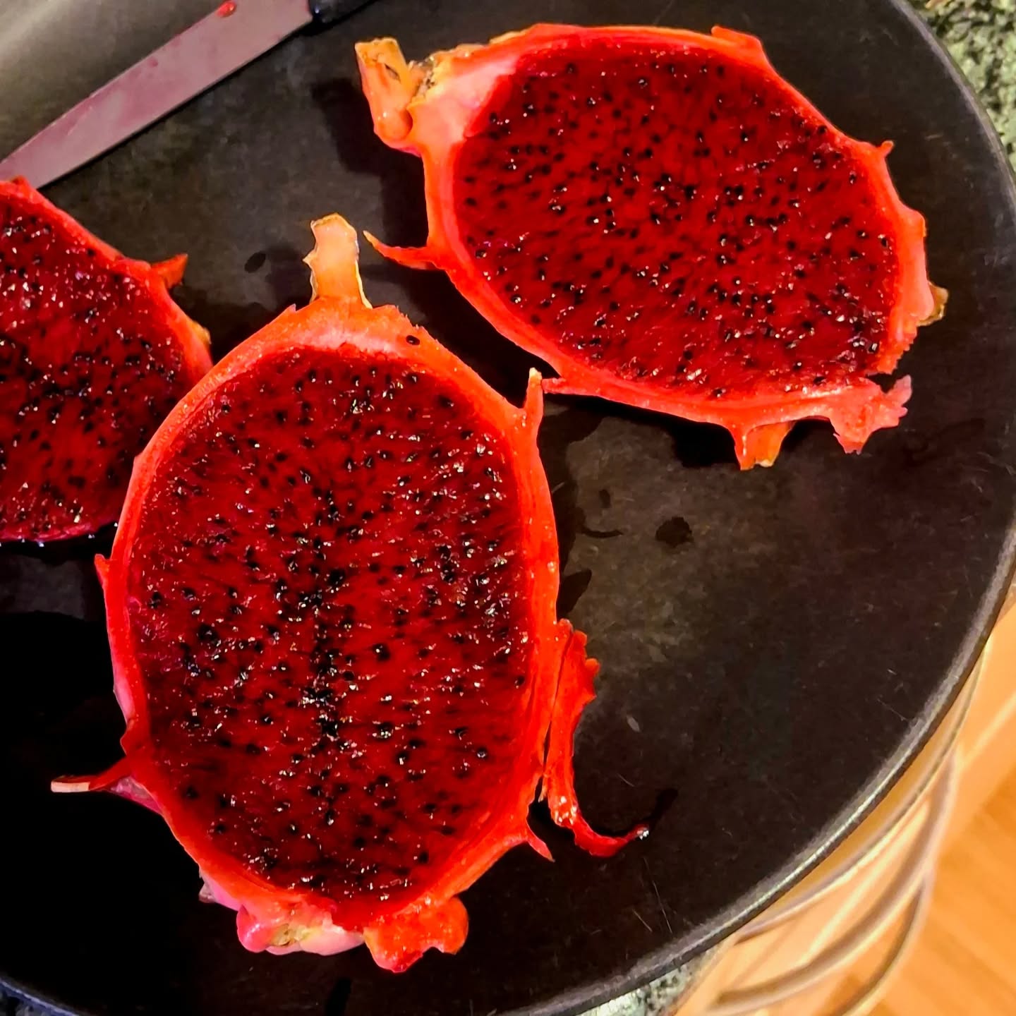 Enjoying our first dragon fruit of the year! 😋🐉🍉
Tastes just like a big fig 🤤 

#homegrown #pesticidefree #naturesbest